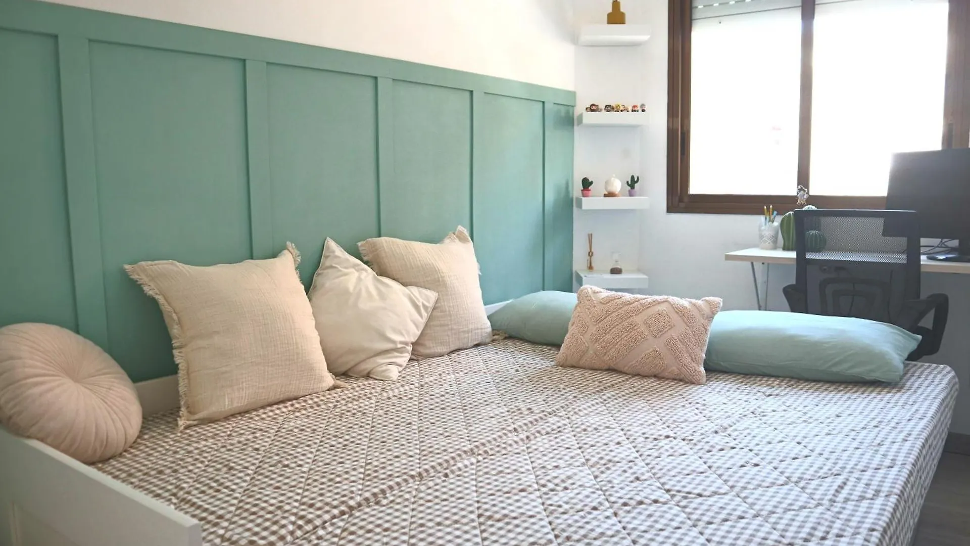 Darahome Cunit 0*,  İspanya